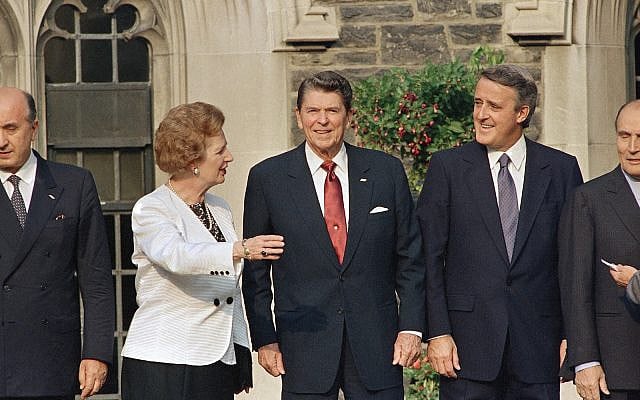 US President Ronald Reagan, center, British Prime Minister Margaret Thatcher (L), and Canadian Prime Minister Brian Mulroney the three-day Economic Summit in Toronto on June 21, 1988.  (AP Photo/Fritz Reiss)