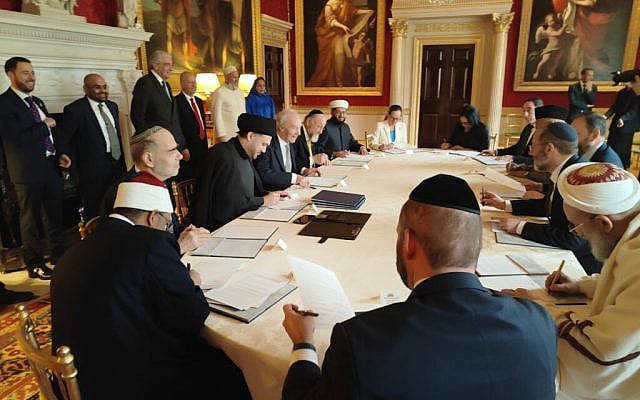 Both Jewish and Muslim leaders sign the Drumlanrig Accord, a landmark agreement signed by prominent Muslim and Jewish leaders in the UK aimed at fostering unity and cooperation between the two communities, in February 2025 in Spencer House, London. (Ahmed J Versi/The Muslim News)