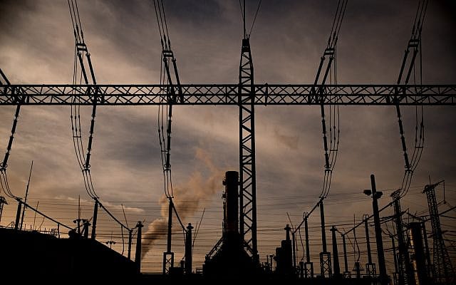 Illustrative: The IEC power plant at Ramat Hovav in southern Israel, generates a high level of air pollution. December 28, 2017. (Yaniv Nadav/FLASH90) Illustrative: The IEC power plant at Ramat Hovav in southern Israel, generates a high level of air pollution. December 28, 2017. (Yaniv Nadav/FLASH90)
