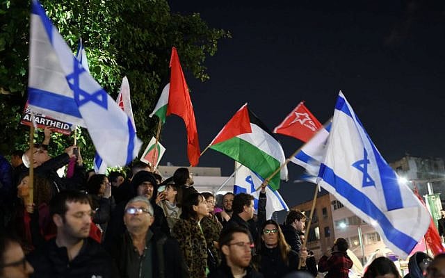Photo Credits: https://www.jns.org/where-did-all-the-far-left-organizers-at-the-anti-netanyahu-rally-go/
Creative Commons license Photo Credits: https://www.jns.org/where-did-all-the-far-left-organizers-at-the-anti-netanyahu-rally-go/
Creative Commons license