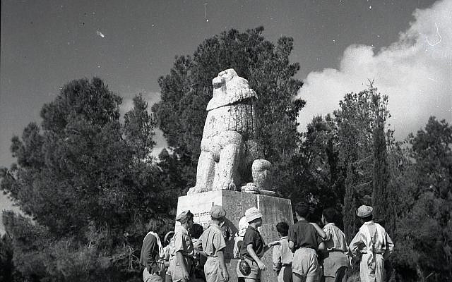 Trumpeldor's Memorial in Tel Hai. Credits: Benno Rothenberg /Meitar Collection / National Library of Israel / The Pritzker Family National Photography Collection / CC BY 4.0 Trumpeldor's Memorial in Tel Hai. Credits: Benno Rothenberg /Meitar Collection / National Library of Israel / The Pritzker Family National Photography Collection / CC BY 4.0
