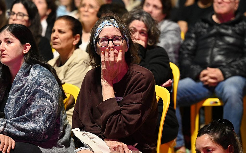The audience at Hostages Square in Tel Aviv, Yom HaShoah, April 23, 2025 (Paulina Patimer via Bring Them Home Now)