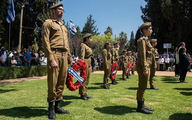 Photo Credits: https://commons.wikimedia.org/wiki/File:Yom_Hazikaron,_2023_XXX.jpeg
Creative Commons license Photo Credits: https://commons.wikimedia.org/wiki/File:Yom_Hazikaron,_2023_XXX.jpeg
Creative Commons license