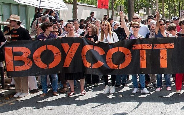 BDS protest. Jean-François Gornet - https://www.flickr.com/photos/jfgornet/14691556577/ Wikipedia - cropped image