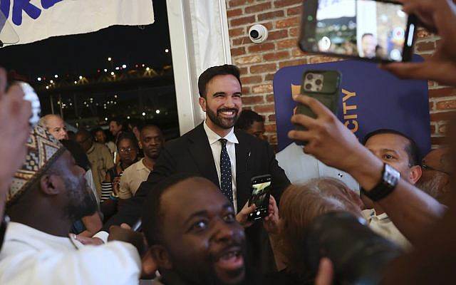 Democratic mayoral candidate Zohran Mamdani with supporters after speaking at his primary election party, Wednesday, June 25, 2025, in New York. (AP Photo/Heather Khalifa) Democratic mayoral candidate Zohran Mamdani with supporters after speaking at his primary election party, Wednesday, June 25, 2025, in New York. (AP Photo/Heather Khalifa)