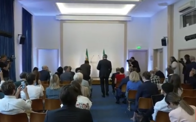 Only one person stands for the "Crown Prince," Reza Pahlavi (Khan), as it should be.
