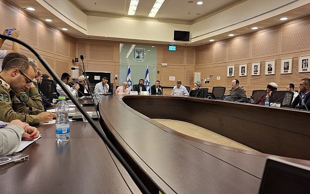 Knesset meeting
(courtesy)