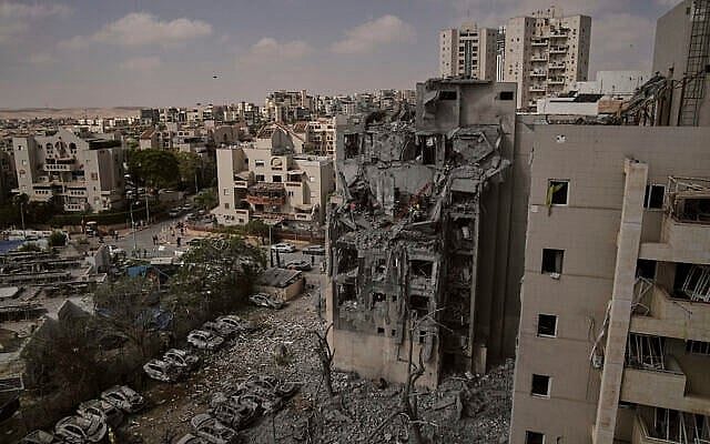 Israeli soldiers and rescue team work amid the rubble of residential buildings destroyed by an Iranian missile strike that killed several people, in Beersheba, Israel, June 24, 2025. (AP Photo/Leo Correa) Israeli soldiers and rescue team work amid the rubble of residential buildings destroyed by an Iranian missile strike that killed several people, in Beersheba, Israel, June 24, 2025. (AP Photo/Leo Correa)