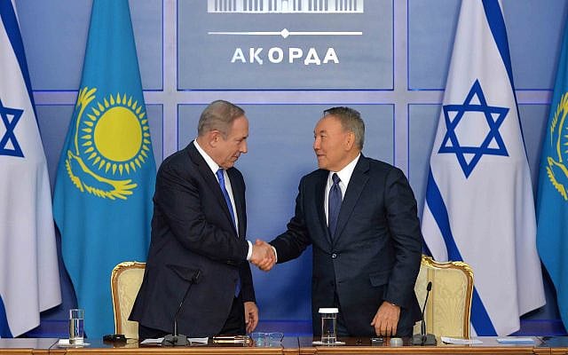 Israeli Prime Minister Benjamin Netanyahu meets with Former President of Kazakhstan Nursultan Nazarbayev to strengthen bilateral economic ties. December 2016. (Photo: Official website of the President of the Republic of Kazakhstan)