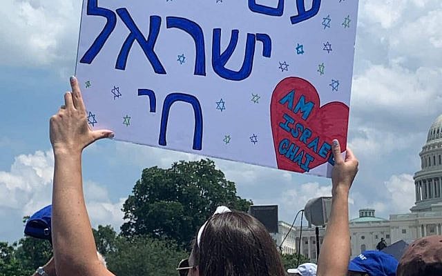 A poster that reads "Am Yisrael Chai"-The Nation of Israel Lives. Photo by Faygie Holt