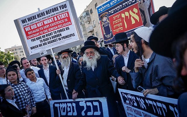 Ultra-Orthodox men block a road during a protest against the jailing of yeshivah students who failed to comply with an army recruitment order in Jerusalem on August 07, 2025. (Yonatan Sindel/Flash90)