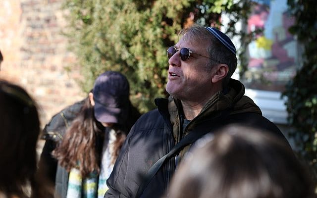 Tzvi Sperber, founder of JRoots, shares the rich history and legacy of Bedzin with the community of Olami Manhattan. (Photo Credit, Margaux Betesh)