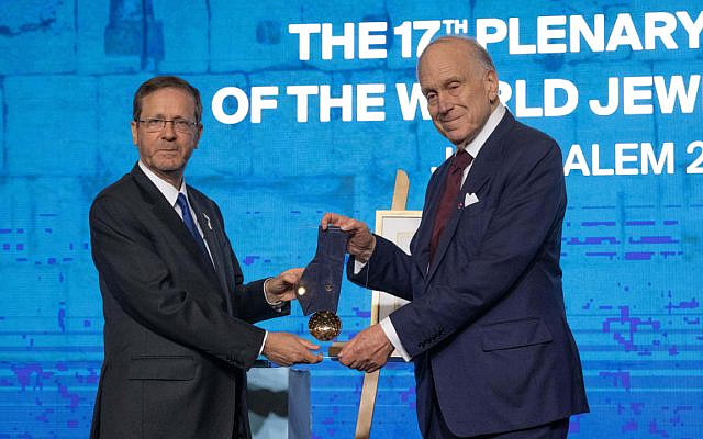 Israeli President Isaac Herzog presenting the Presidential Medal of Honor to WJC President Ronald S. Lauder, Jerusalem, May 2025 (Photo Credit: Shahar Azran)