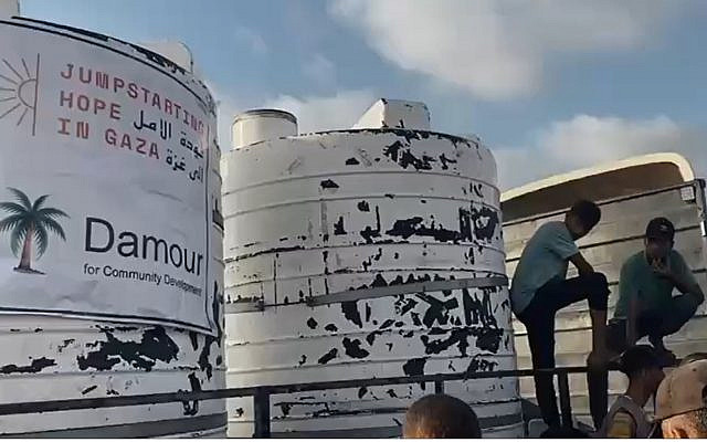 Water tanks supplied to Palestinians in Gaza displaced persons shelters by Jumpstarting Hope in Gaza