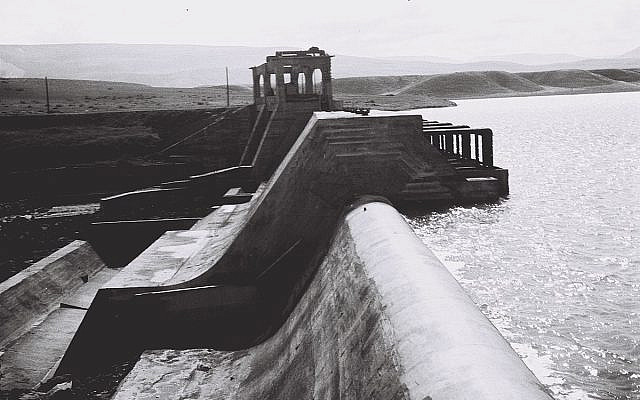 THE "RUTENBERG" HYDROELECTRIC POWER PLANT IN NAHARAYIM, 1933. (Public Domain, Wiki Commons)