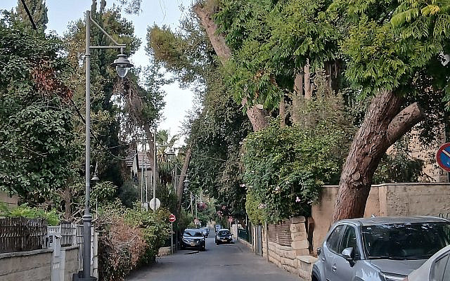 The streets in the German Colony, Jerusalem where quieter in the afternoon of September 18, 2025, than immediately after a siren from a Houthi missile. (Author Photo)