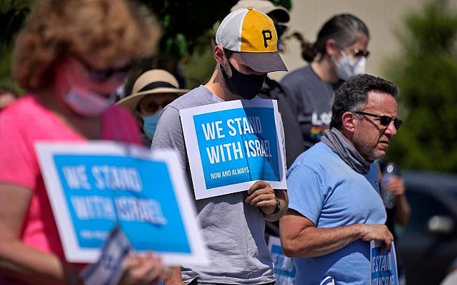 The Jewish Federation of Pittsburgh holds a peace vigil in support of Israel at the Jewish Federation in Pittsburgh, May 21, 2021. (AP Photo/Gene J. Puskar)