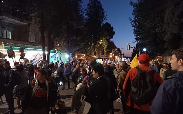 Democracy in action: Protest in Jerusalem for release of the hostages and ending the war