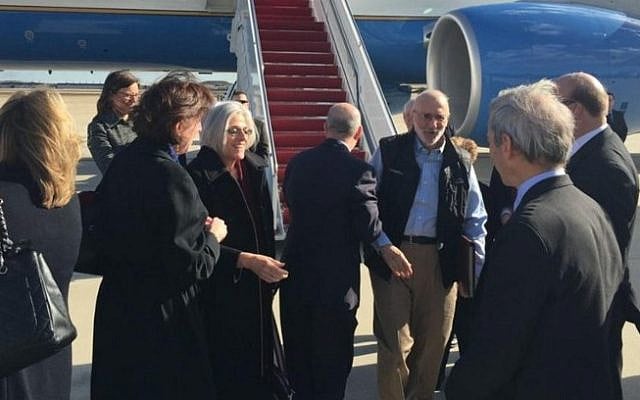 Alan Gross, as he arrives from Cuba to Andrews Air Force Base, Maryland, on December 17, 2014. (AFP/JEFF FLAKE/ HANDOUT) Alan Gross, as he arrives from Cuba to Andrews Air Force Base, Maryland, on December 17, 2014. (AFP/JEFF FLAKE/ HANDOUT)