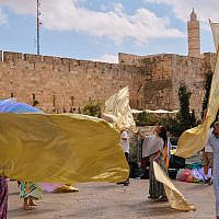 By Jaffa Gate (Avraham Wald)