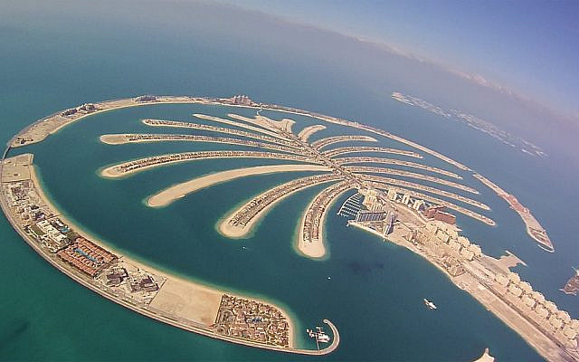 Aerial view of Palm Jumeirah, Dubai. Source: Wikimedia Commons, CC BY-SA 4.0. Aerial view of Palm Jumeirah, Dubai. Source: Wikimedia Commons, CC BY-SA 4.0.
