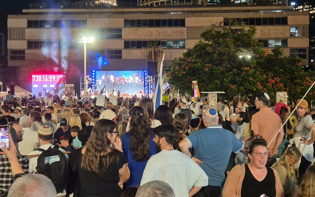 After Simchat Torah at Hostages Square, Tel Aviv, with its diverse mix of people, a small snapshot of Israeli society, on October 14, 2025. (courtesy)