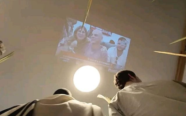 Carlebach Minyan, Tekoa. (Asaf Peri)