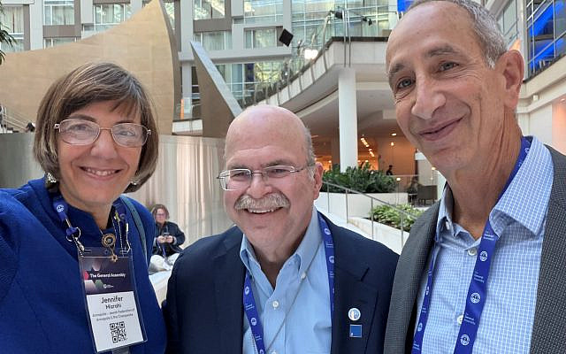 (L-R) Jennifer Laszlo Mizrahi (cofounder/secretary of JFedA-C.org), Ed Finkel, Jody Goldsmith (cofounder/president) of Jewish Federations of Annapolis & the Chesapeake