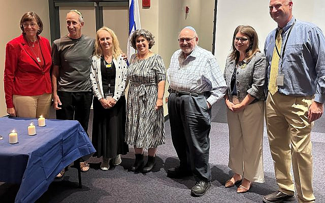 Rep. Sarah Elfreth with leaders of the Jewish Federation of Annapolis & the Chesapeake mark the Oct. 7th attack and work together for the hostages to #BringThemHome.