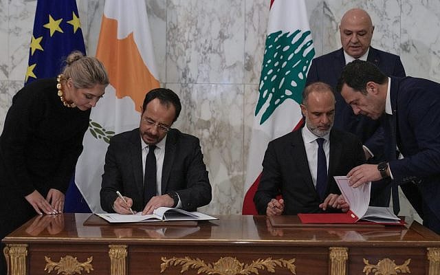 Cyprus President Nikos Chistodoulides, left, signs a long-delayed maritime border agreements with Fayez Rasamni, the Lebanese minister of Public Works, at the presidential palace in Baabda east of Beirut, Lebanon, Wednesday, Nov. 26, 2025. (AP Photo/Hussein Malla)