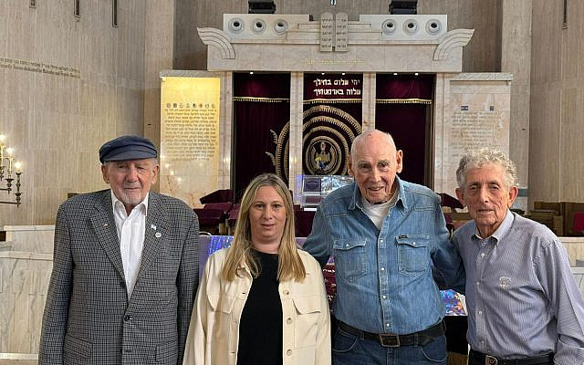 L-R: Kristallnacht survivor Walter Bingham, CEO of March of the Living Israel, Revital Yakin Krakovsky, and Kristallnacht survivors Paul Alexander and George Shefi, at the Great Synagogue in Jerusalem, October 29, 2025. (Shani Jaffe)