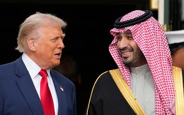 Saudi Crown Prince Mohammed bin Salman and U.S. President Donald Trump speak during their meeting at the White House, November 2025 — a moment reflecting the deepening Washington–Riyadh axis and Saudi Arabia’s growing role in shaping the regional and global order toward 2026. (AP / Mark Schiefelbein)