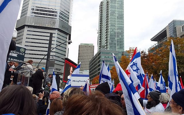 Participants gather at a pro-Israel rally in downtown Montreal in late October 2023, amid rising antisemitism and heightened security concerns for Jewish communities across Canada. (Photo: Bonnie K. Goodman) Participants gather at a pro-Israel rally in downtown Montreal in late October 2023, amid rising antisemitism and heightened security concerns for Jewish communities across Canada. (Photo: Bonnie K. Goodman)
