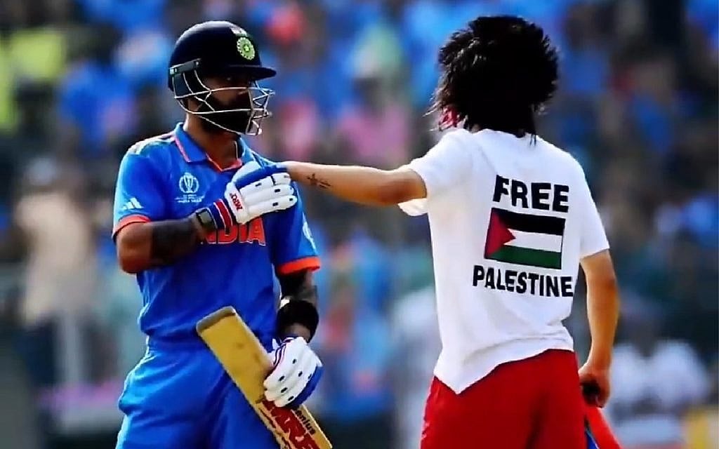Screen capture from video of a pro-Palestinian, anti-Israel protester disrupting the Cricket World Cup in Ahmedabad, India, November 19, 2023. (X. Used in accordance with Clause 27a of the Copyright Law)