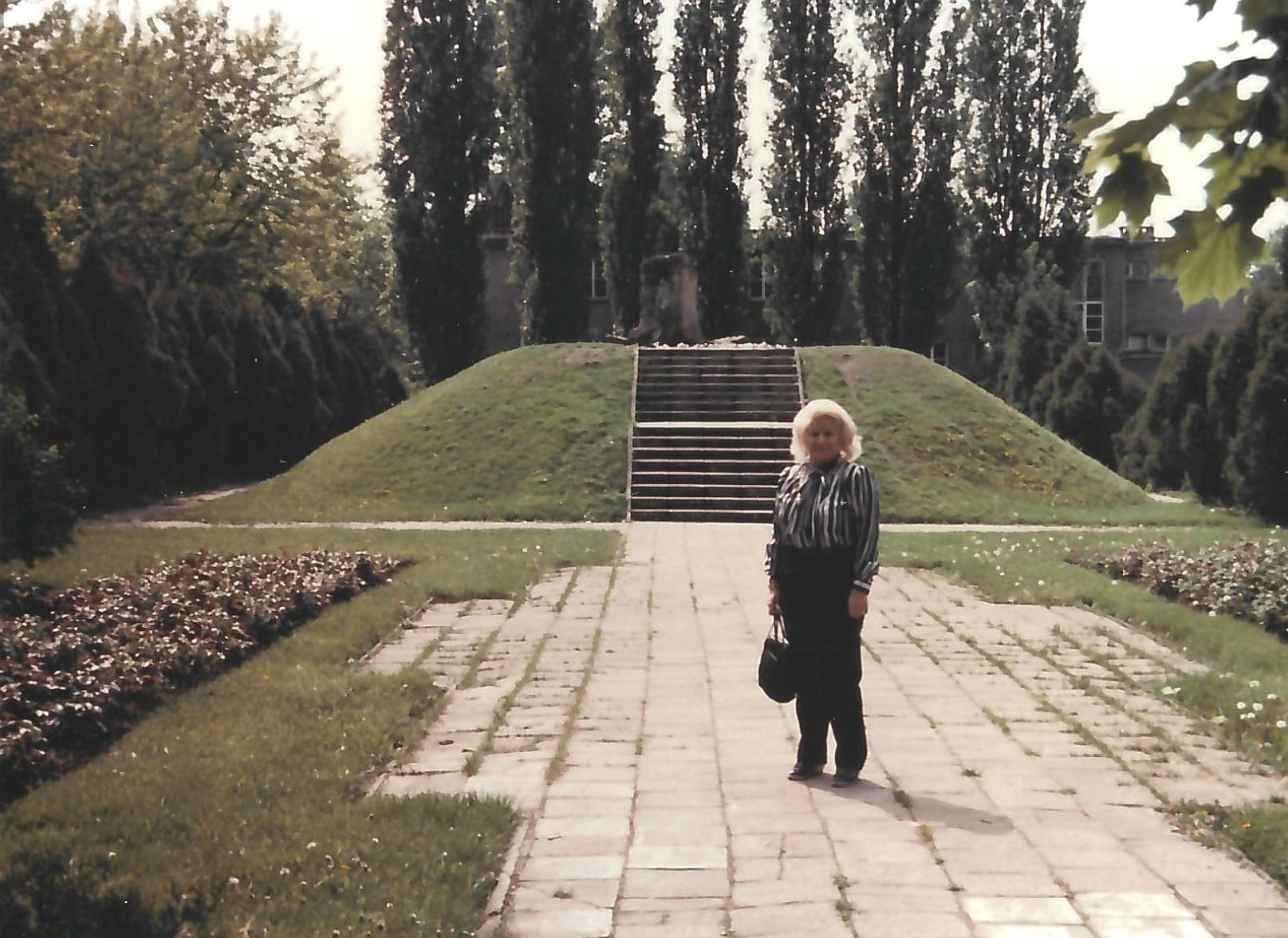 Born at Mila 18 Street, Warsaw – Future headquarters of the resistance