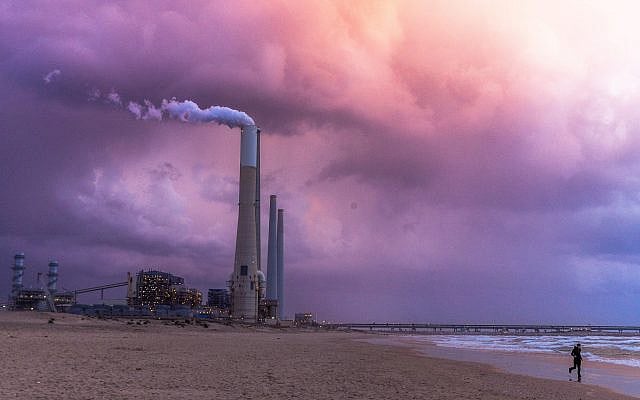 View of the Orot Rabin Power Plant at Sadot Yam beach, central Israel. April 11, 2023. (Yossi Aloni/FLASH90)