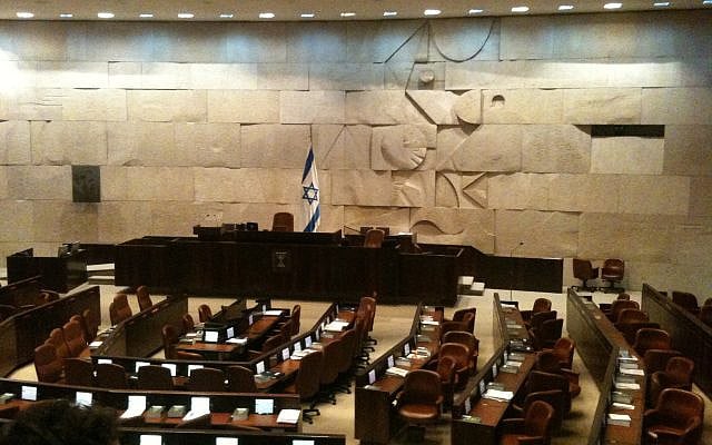 Knesset plenum hall, Jerusalem.
Source	https://web.archive.org/web/20161030043049/http://www.panoramio.com/photo/100730626
Author	Elad Tzur
