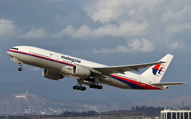 Malaysia Airlines Boeing 777 9M-MRO, the aircraft involved in the disappearance. Image © Paul Rowbotham, 2013. Licensed under CC-BY-SA 2.0. Source: Wikimedia Commons.
