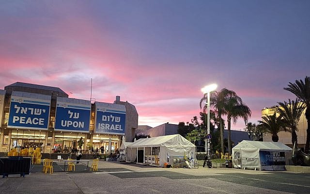 Sundown at Hostage Square. Magenta sky of promise. Photo: Nili Bresler