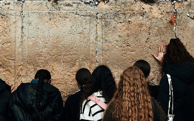 Jewish women do not need to act like men to matter (Anna Mircea, Unsplash).