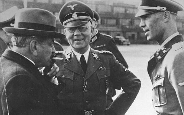 ADN-ZB
Frankreich in der Periode der Okkupation und des faschistischen Vichy-Regiemes (1940(44)
Hauptquartier der deutschen Faschisten in Paris am 1.5.1943. Der französische Minsiterpräsident Pierre Laval (links) im Gespräch mit dem obersten Chef der SS in Frankreich, SS-General und SS-Obergruppenführer Karl Oberg (Mitte).