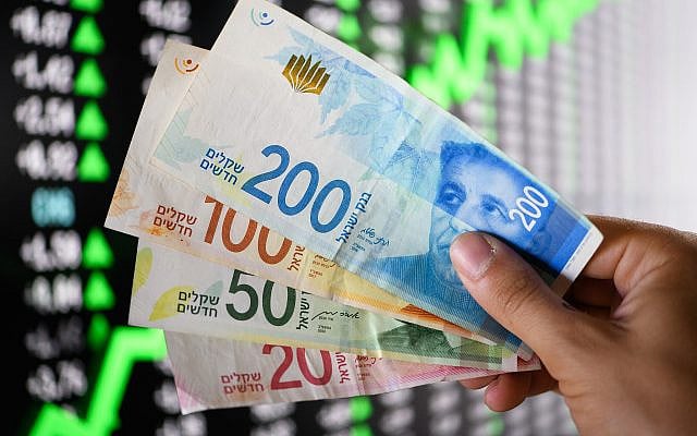 Illustration of Israeli shekels. September 24, 2023. Photo by Hadar Youavian/FLASH90