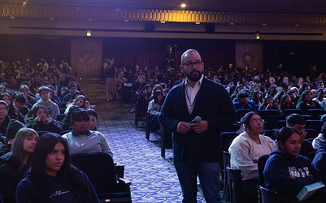 Randy Fried working the crowd, engaging 1,200 teens, and talking about antisemitism in Los Angeles. Photo Credit @Zohra Banon