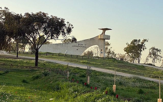 The Anzac Memorial near Beeri (Image courtesy of author)