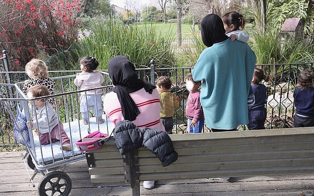 Israeli Arab kindergarten teachers with Israeli Jewish kids in central Israel.
Photo: Ariel Jerozolimski