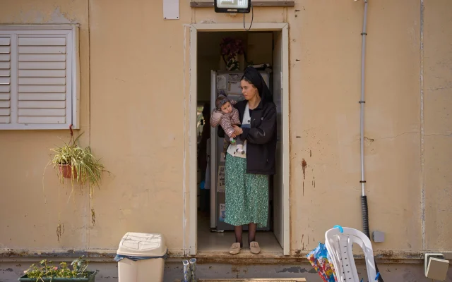 An Israeli settler and her child are seen in the newly-legalized Jewish settlement of Yatziv, adjacent to the Palestinian town of Beit Sahour, in the West Bank, January 19, 2026. (Ohad Zwigenberg/AP)