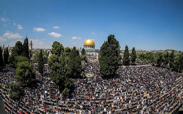 Tens of thousands of Muslim worshipers attend the last Friday prayers of the holy month of Ramadan, at the Al-Aqsa compound atop the Temple Mount in Jerusalem’s Old City, April 14, 2023. (Jamal Awad/Flash90/File)