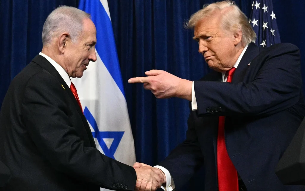 US President Donald Trump (R) and Prime Minister Benjamin Netanyahu shake hands as they arrive to speak to journalists during a joint press conference at Trump's Mar-a-Lago residence in Palm Beach, Florida, on December 29, 2025. (Jim Watson / AFP)