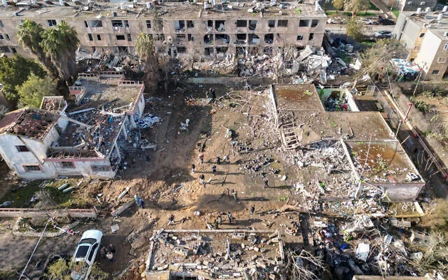 The scene where a missile fired from Iran toward Israel damaged residential buildings in the southern Israeli city of Dimona, March 22, 2026. (Chaim Goldberg/Flash90)