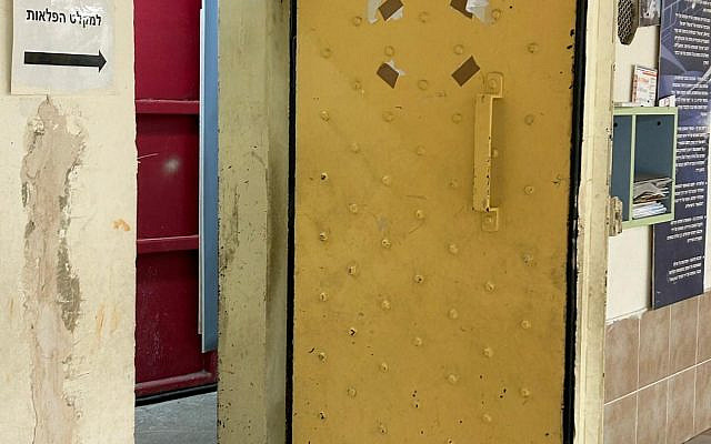 Entrance to public shelter at a Kfar Saba elementary school. [Photo credit: Harriet Gimpel]